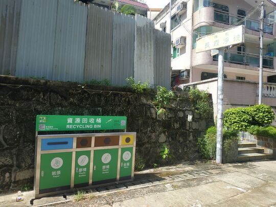 锦山路汉威台入口旁