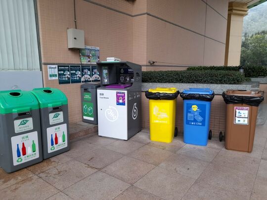 映湾园 一期赏涛轩会所平台对出(左)
