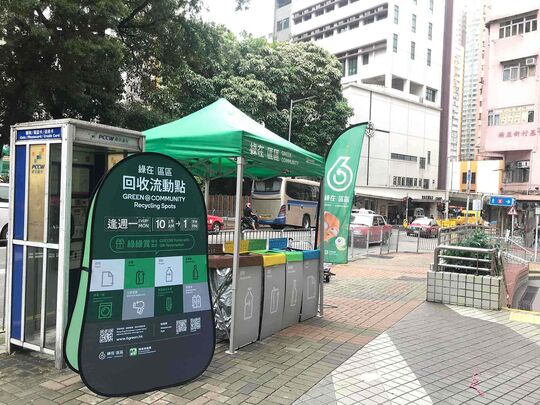 葵涌大窝口道与大厦街交界大窝口商场对出行人路